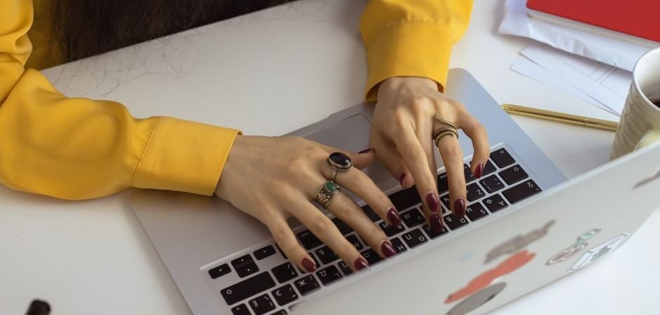 4 Practical Ways to Edit AI Auto Post Writer Drafts for UK Readers