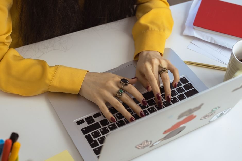4 Practical Ways to Edit AI Auto Post Writer Drafts for UK Readers