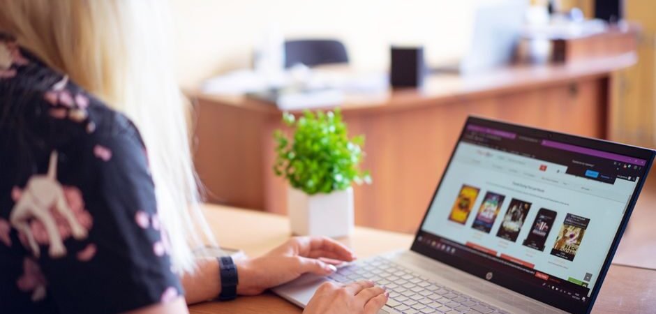How UK Bloggers Configure an AI Auto Post Writer for Maximum Search Visibility