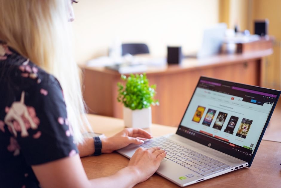 How UK Bloggers Configure an AI Auto Post Writer for Maximum Search Visibility